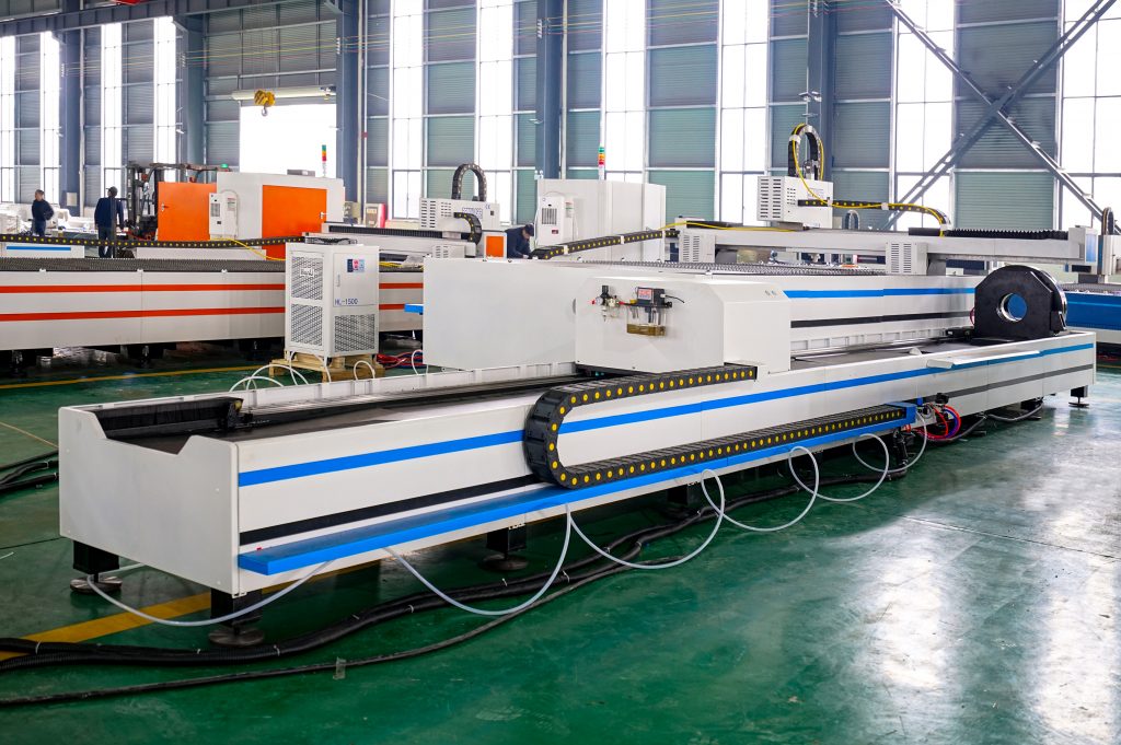 Raymax 4000w povoljnija cijena stroj za lasersko rezanje metala s cnc vlaknima