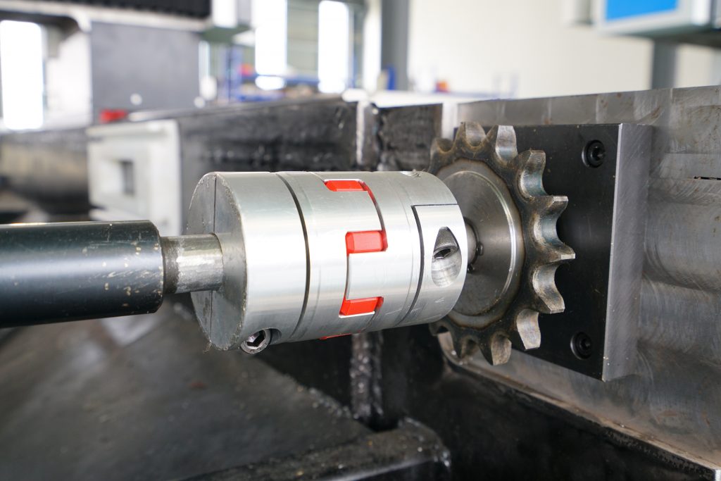 metalni cnc laserski rezač s vlaknima laserski stroj za rezanje željeznog čelika, aluminijske bakrene ploče